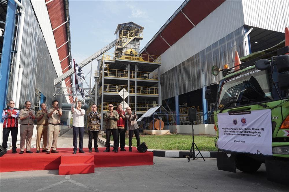 The First Delivery of RDF from TPST Bantargebang to Indocement Factory